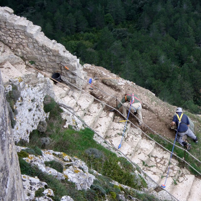 Fouille en milieu escarpé, château de Peyrepertuse (11)
